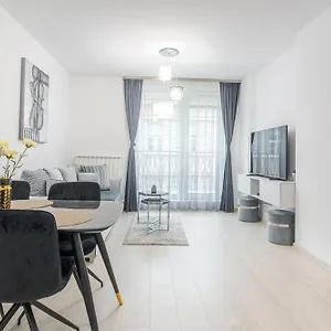 Apartamento Paris Luxury Centre 2bdr W Work Desk And Wifi Near Nevsky Cathedral, Sofía